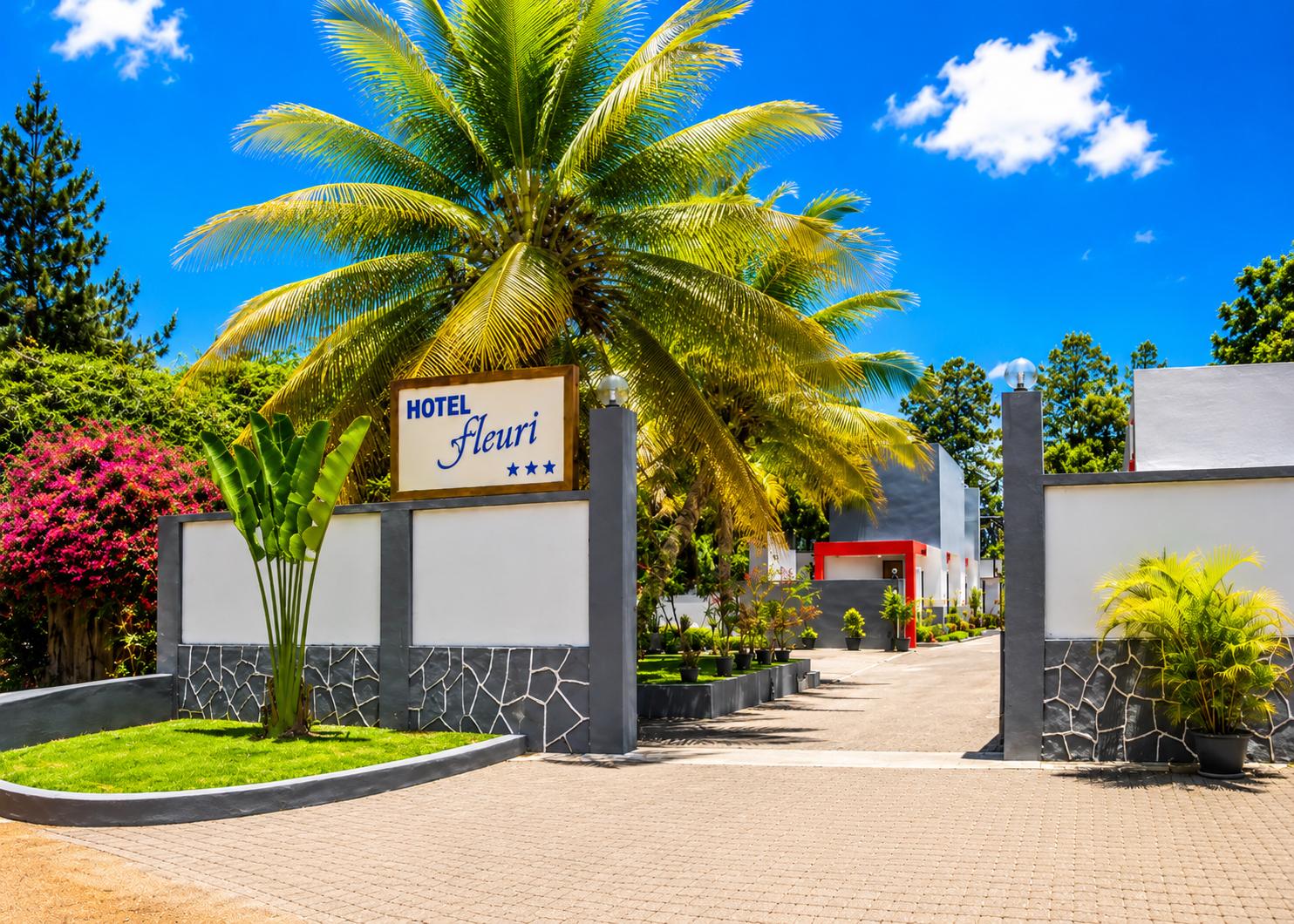 Vue rapprochée de l’entrée de l’Hôtel Fleuri